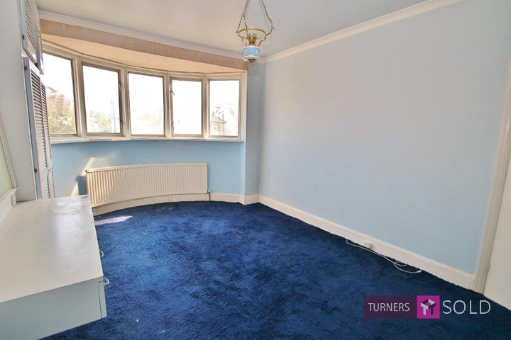 Image of main bedroom with blue carpet in house on Grasmere Avenue, Merton Park, Morden