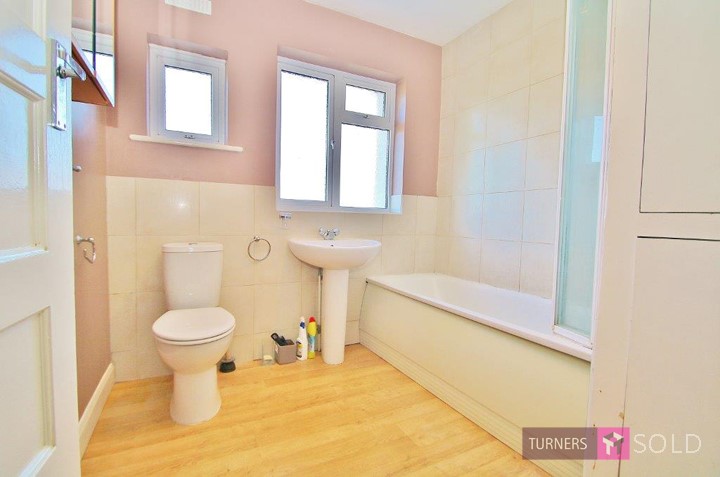 Bathroom in house on Williams Lane, Morden. Sold by Turners Estate Agents